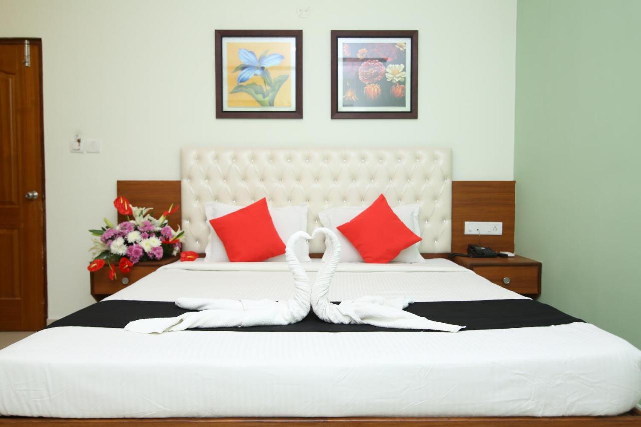 Hotel Crystal Orchid Bangalore Bagian luar foto