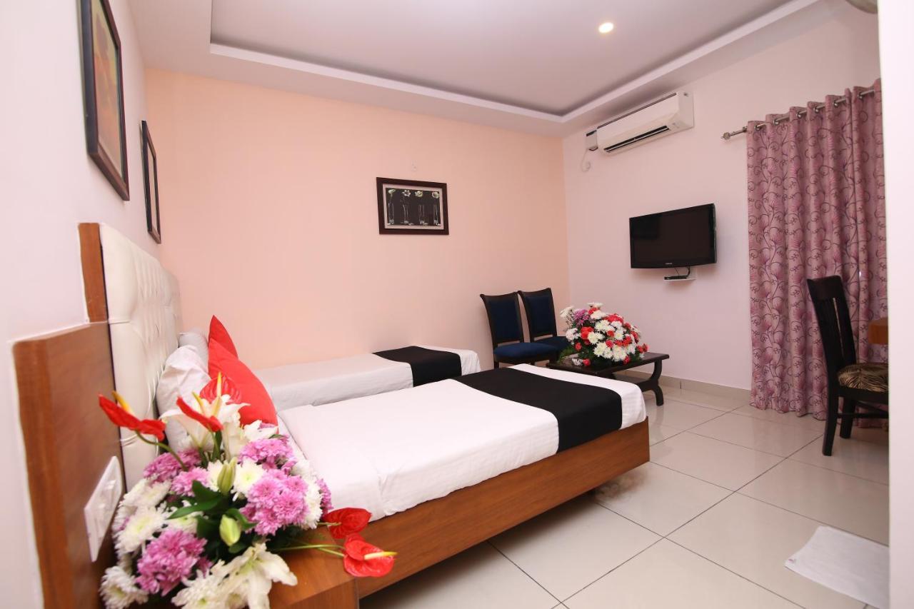 Hotel Crystal Orchid Bangalore Bagian luar foto